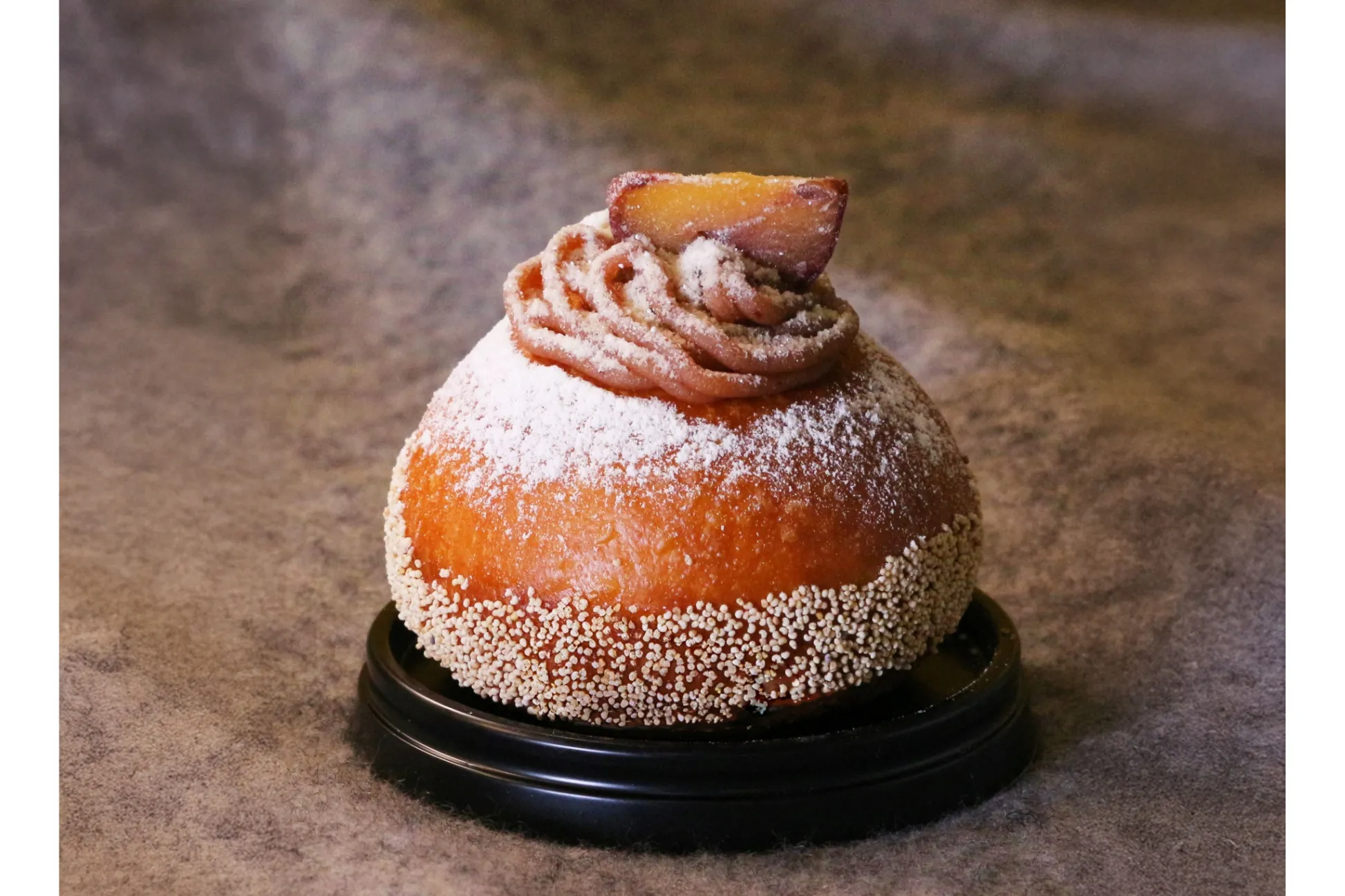 “もちもち食感”な栗の生ドーナツが限定登場！町田の「カドマルドーナツ」から