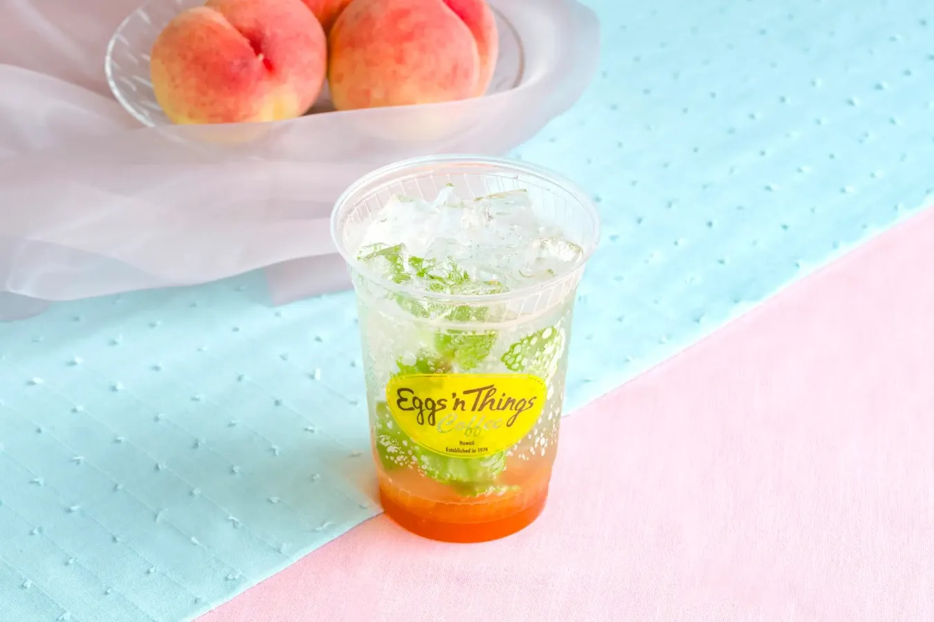 カホン　パンケーキイエロー　B 白桃”がごろっと入ったパンケーキ！「Eggs 'n Things」より登場