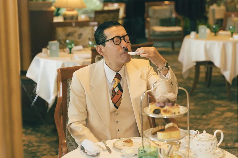 「タイムスリップ感が心地いい」岩井ジョニ男に聞く、ホテルアフタヌーンティーのすすめ