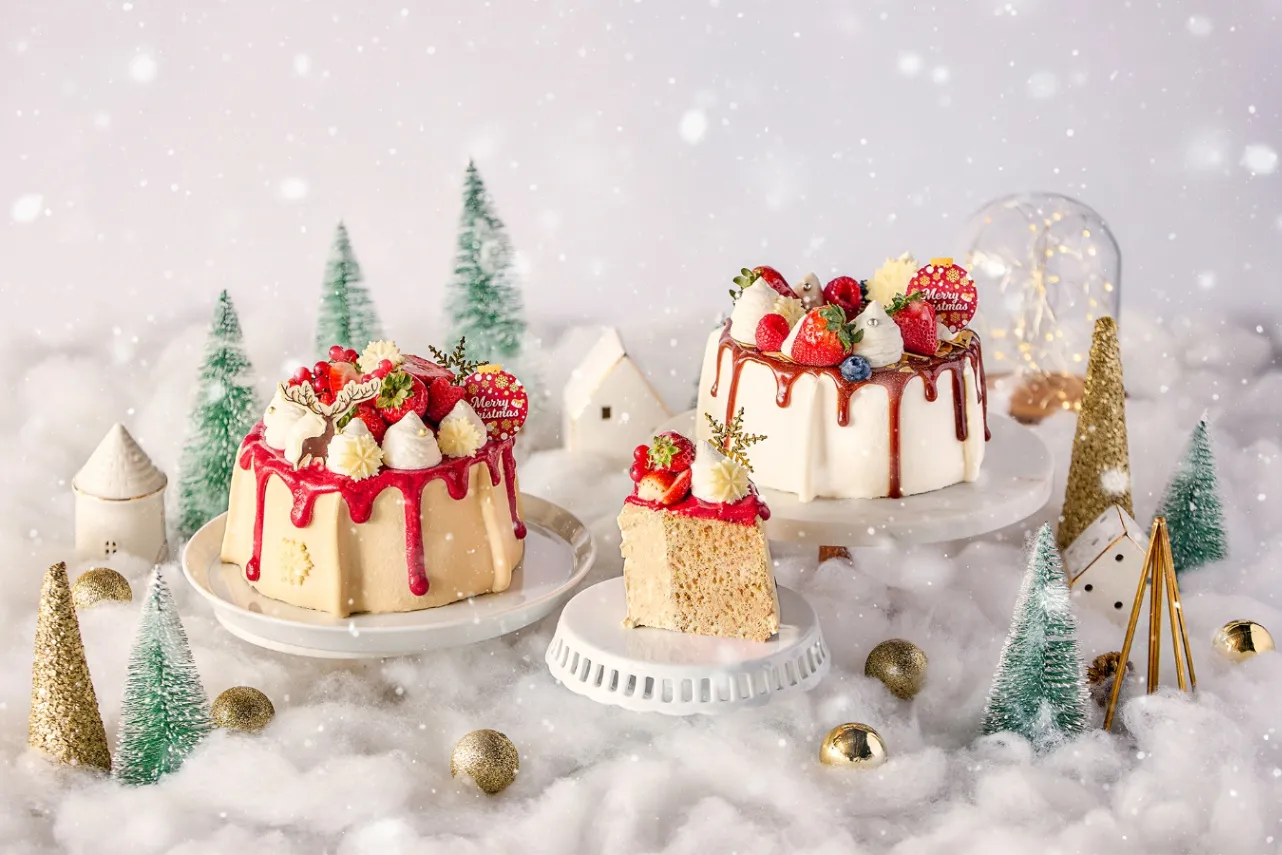 ▲左：「苺と紅茶のXmasシフォンケーキ」／右：「生キャラメルXmasシフォンケーキ」