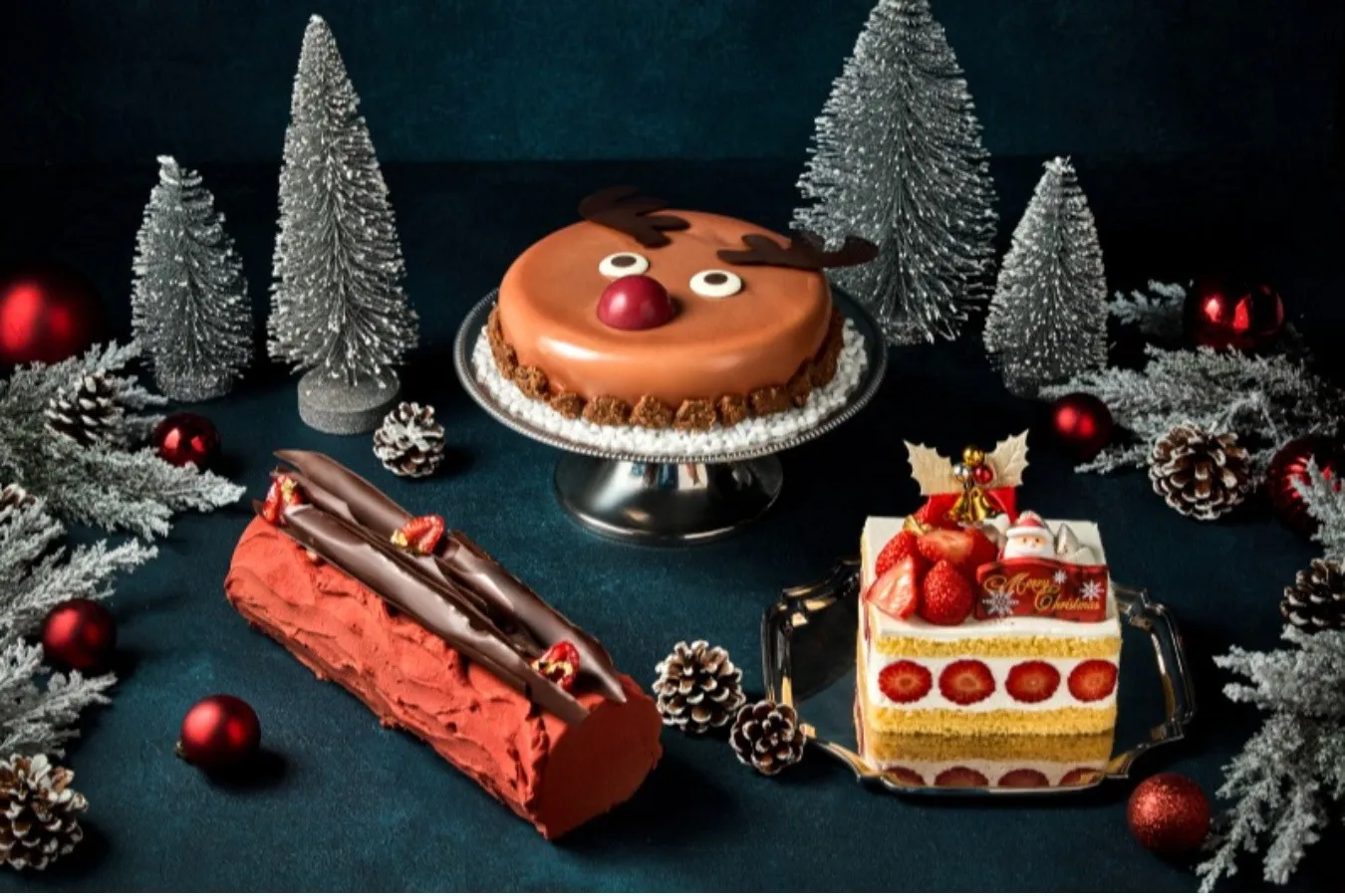 ▲左から「ブッシュ・ド・ノエル」「トナカイケーキ」「ストロベリーショートケーキ」