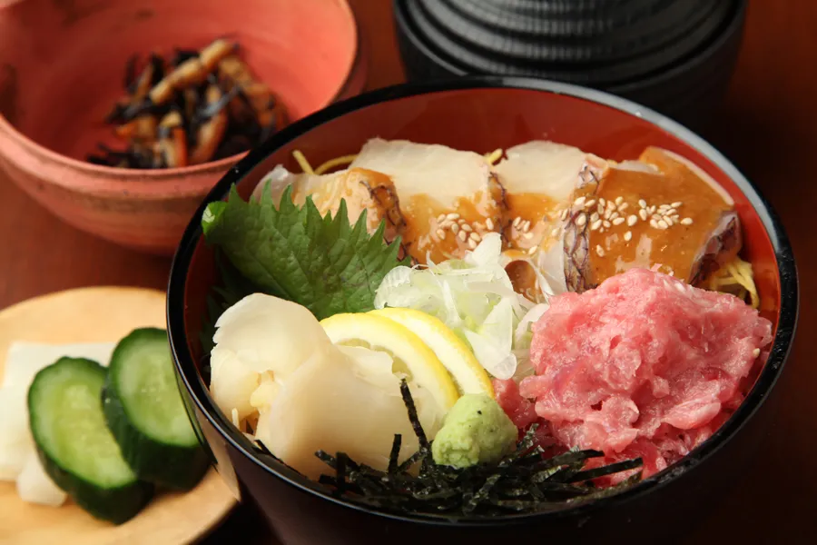 【新宿】ローストビーフ丼も！コスパランチ3選