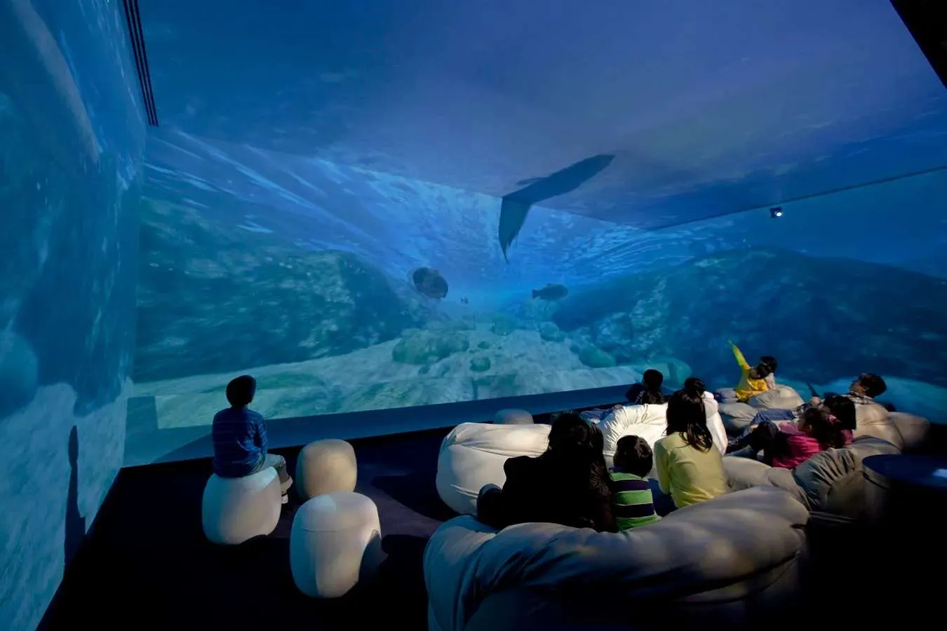 ▲「アクア・トリップ 水のたびシアター」