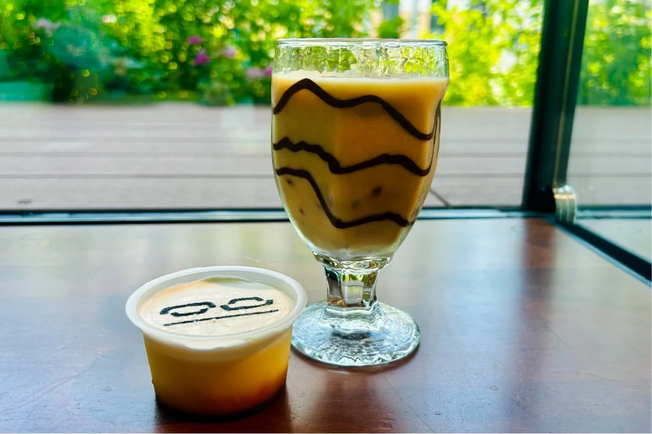 ▲「時をかけるプリンドリンク」(1,090円)(撮影:レッツエンジョイ東京編集部)