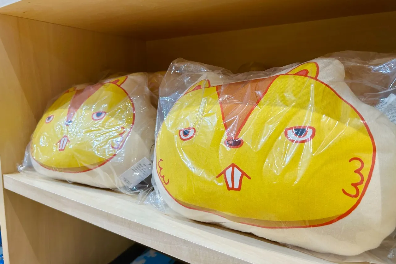 ▲ダイカットクッション(5,500円)(撮影:レッツエンジョイ東京編集部)