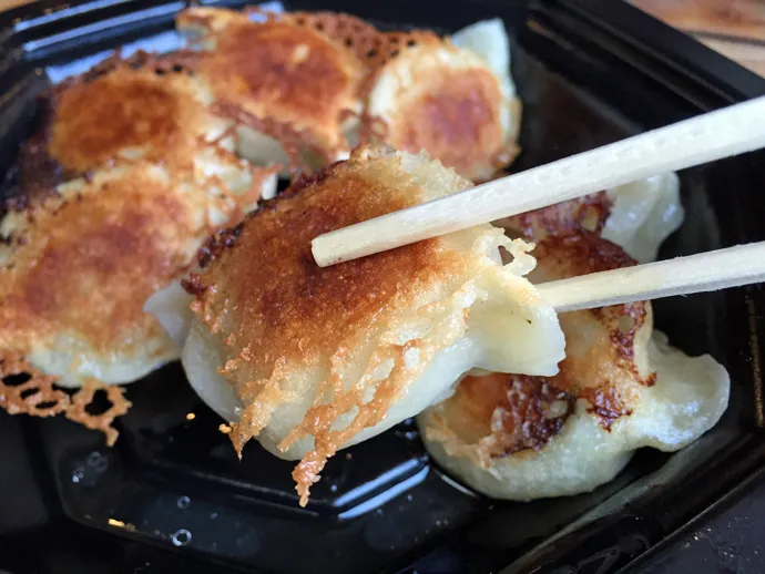 【麻布十番商店街で世界食べ歩きの旅！】仕事帰り女子会にもオススメ♪ちょい食べブラブラ歩き