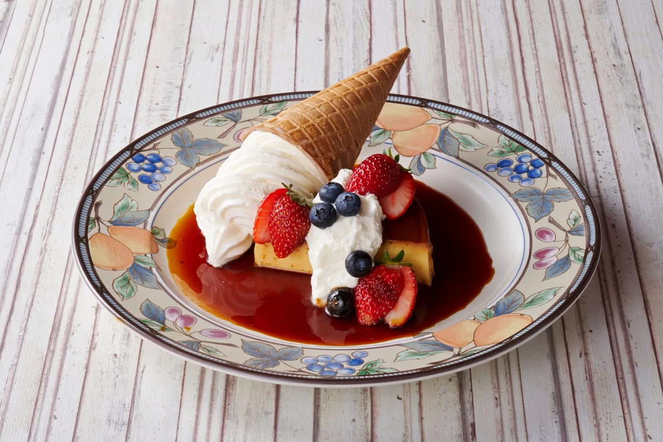 ▲北海道ミルクソフトのプリン・ア・ラ・モード（1,280円）