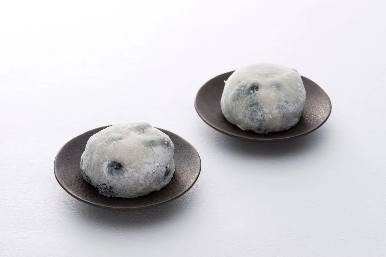 ▲「大入り黒豆大福」（テイクアウト378円、イートイン385円）写真提供：榮太樓總本鋪​​ 日本橋本店