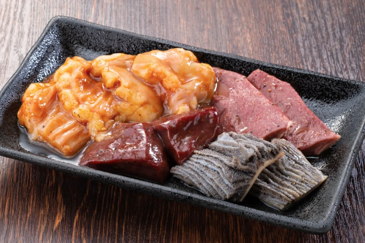 ▲「和牛ホルモン5種盛り」（1,290円）