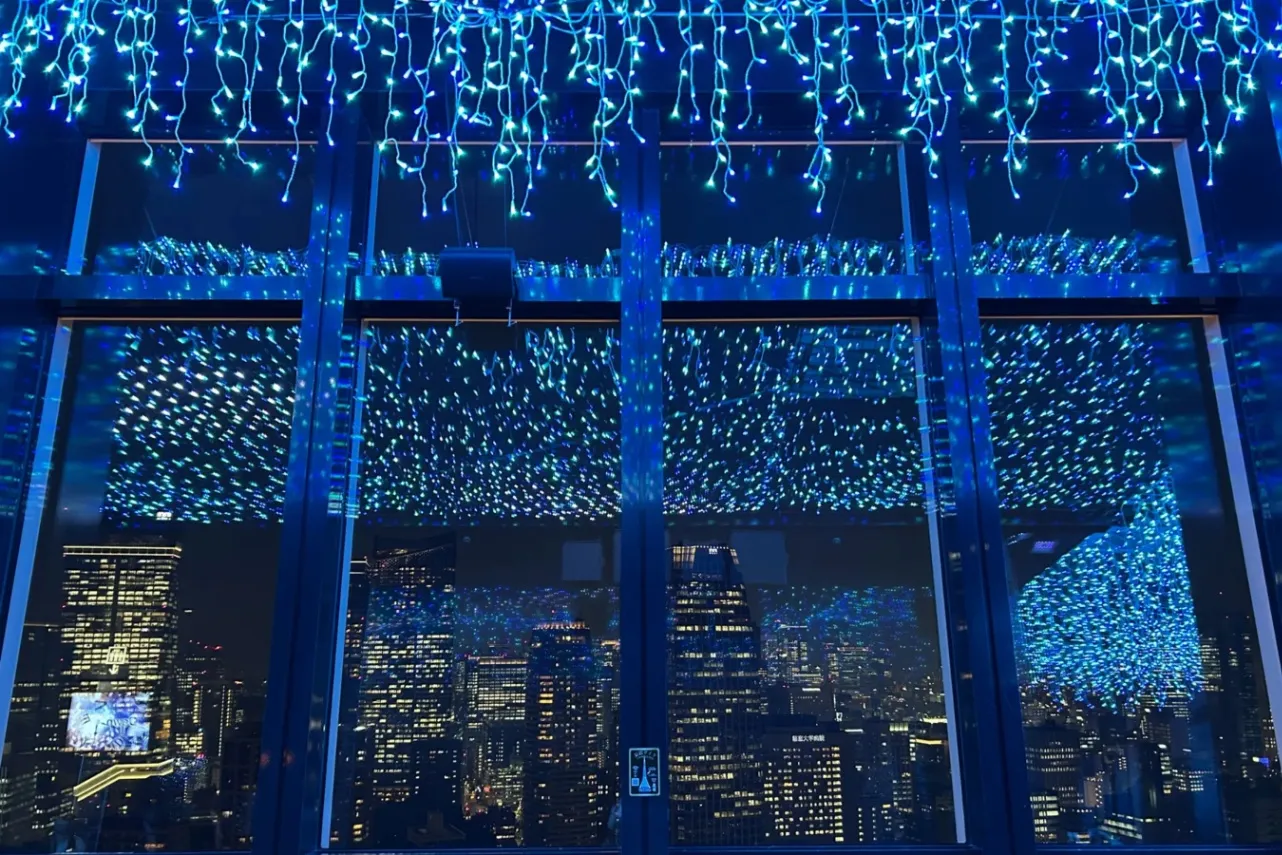 ▲＜東京タワー 天の川イルミネーション 2026＞メインデッキ イルミネーション（2026年撮影：レッツエンジョイ東京編集部）