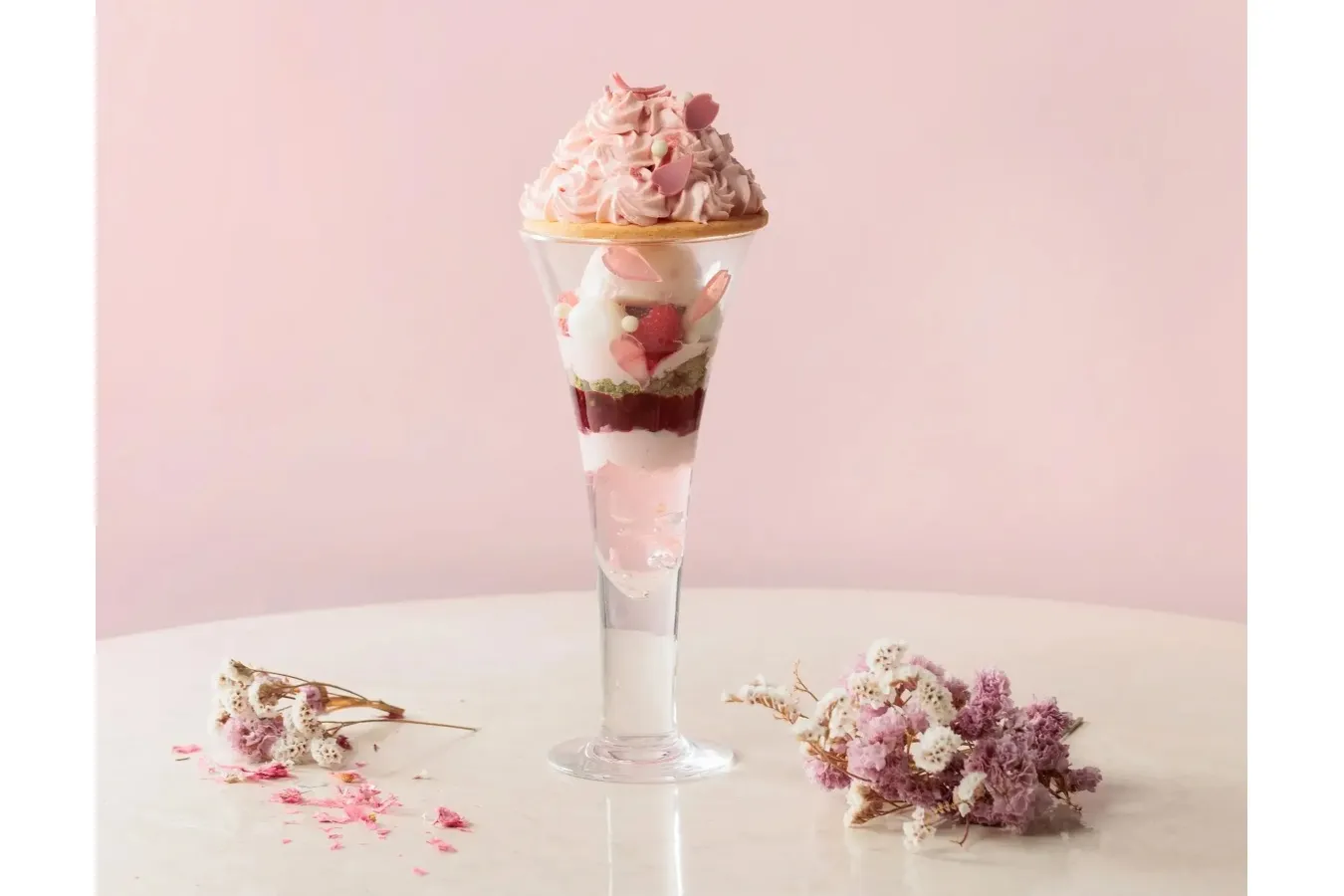 ▲「桜のティラミスパフェ」（2,500円）