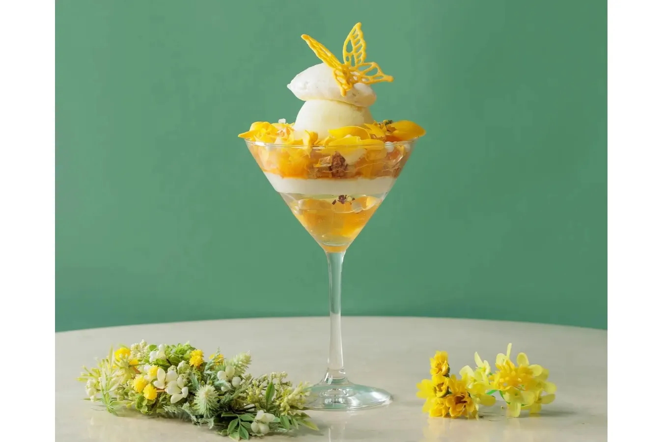 ▲「蝶と菜花のブーケパフェ」（3,000円）