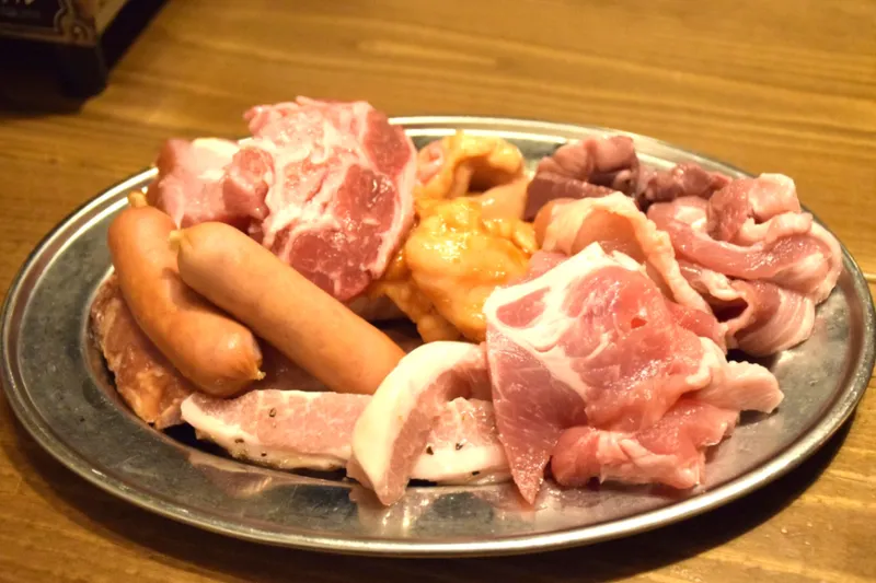 ロースにカルビにプリップリのホルモン、デザートまで食べ放題！？たった1,000円で味わえる肉天国ランチが秋葉原にあった