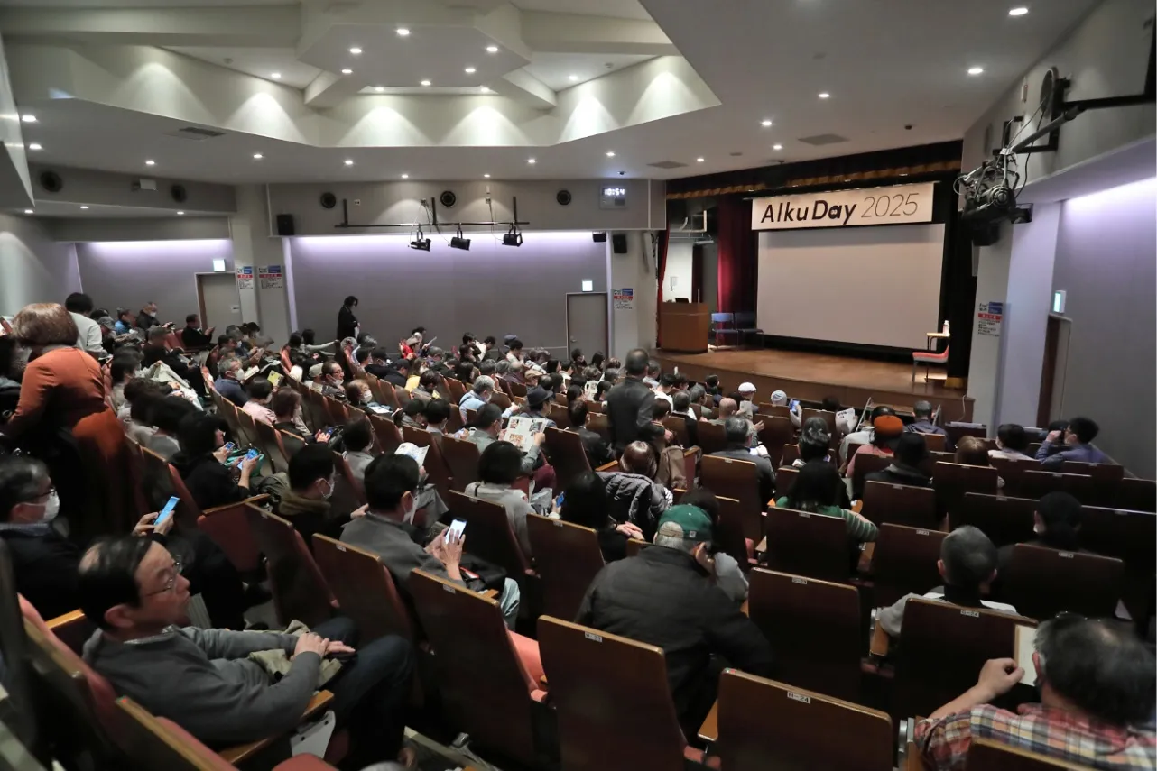 開演前になると会場はほぼ満員状態に! 来場の皆さんからの1年ぶりのAlkuのイベントへの期待感、ひしひしと伝わりました。