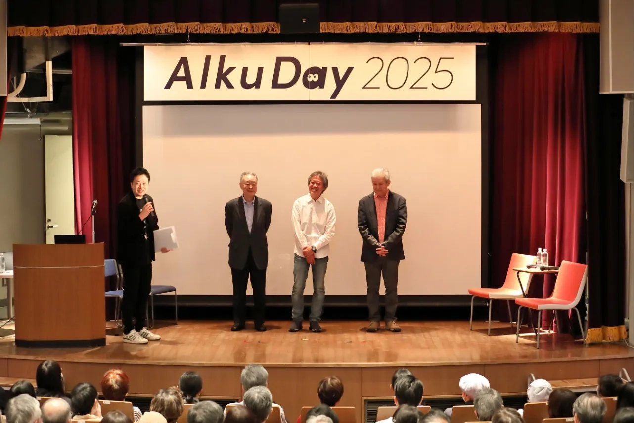 左から総合MCの武智弘樹(AlkuTokyo編集長)、山野勝さん(日本坂道学会・会長)、皆川典久さん(東京スリバチ学会・会長)、黒田涼さん(江戸歩き案内人)