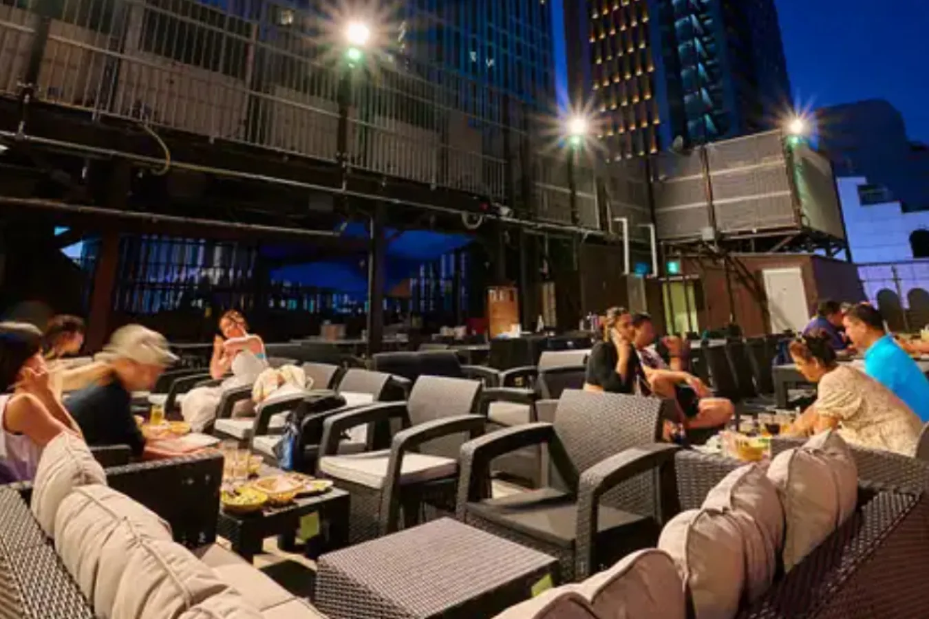 都会の中心で癒やし時間を満喫♪「絶景手ぶらBBQ 肉&海鮮 新宿歌舞伎ビアガーデン」_2626464