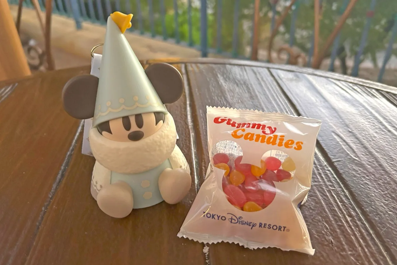 ▲「グミキャンディー、ミニスナックケース付き」（1,500円）