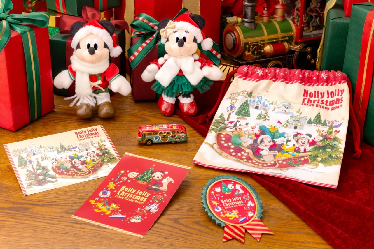 ▲「ぬいぐるみバッジ」(各2,800円)、「きんちゃく」(900円)、「ワッペンアクセサリー」(1,000円)「ポストカードセット」(600円)、「ディズニー・ビークル・コレクション〈トミカ〉」(1,700円)(C)Disney