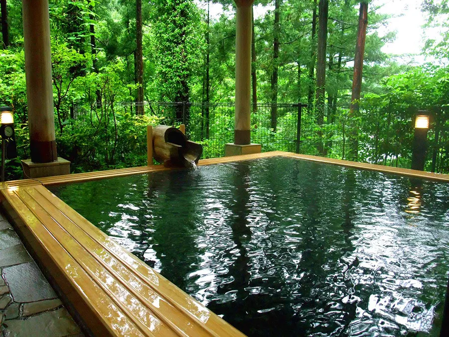 「お盆休みの予定は決まった？」緑の中の天然温泉でさっぱり！東京・奥多摩のハイキング日帰りデート
