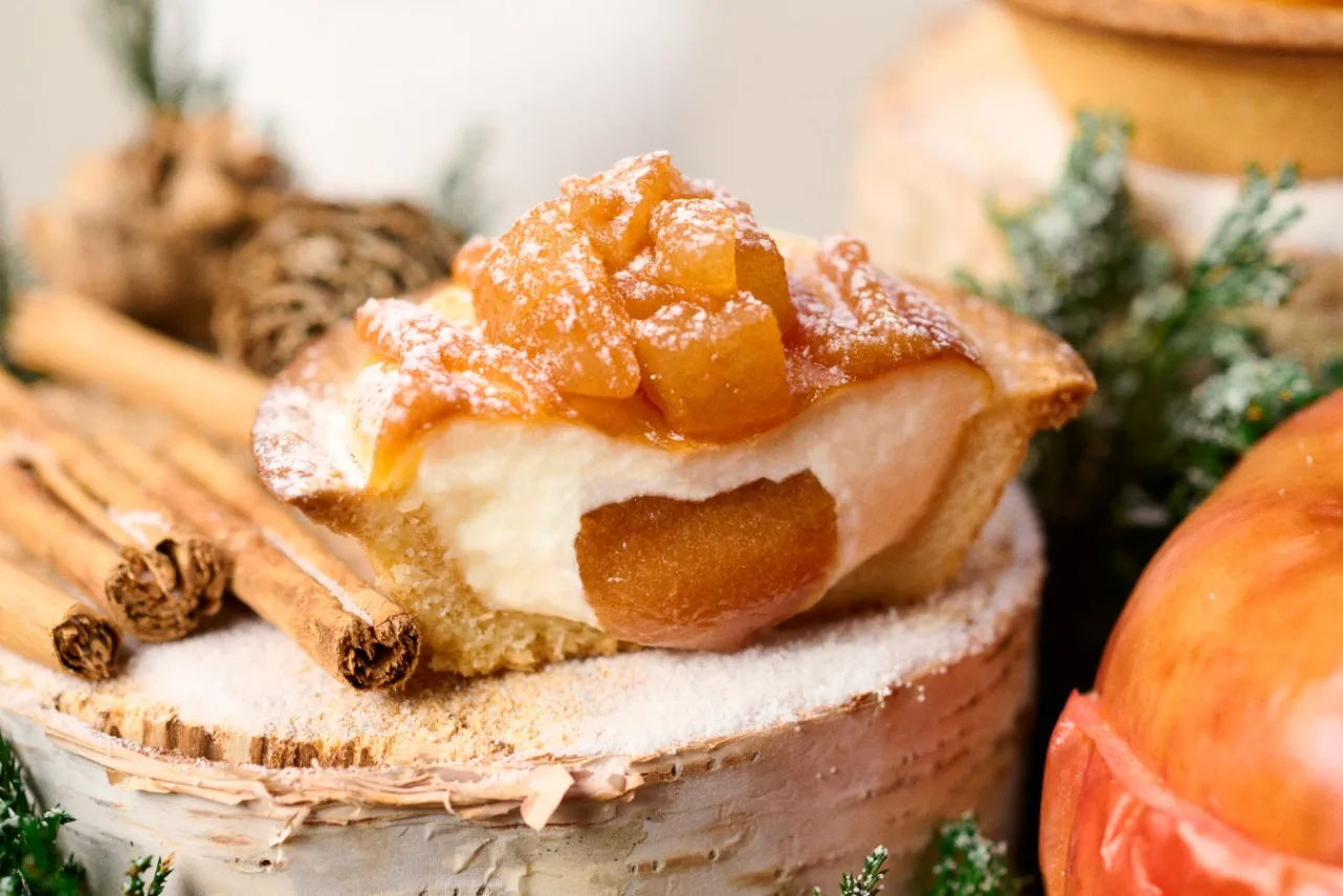 ▲「焼きたてチーズタルト アップルシナモン」