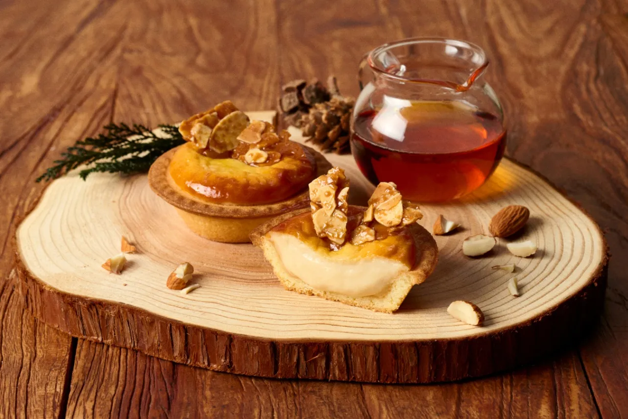 ▲「焼きたてチーズタルト メープルアーモンド」