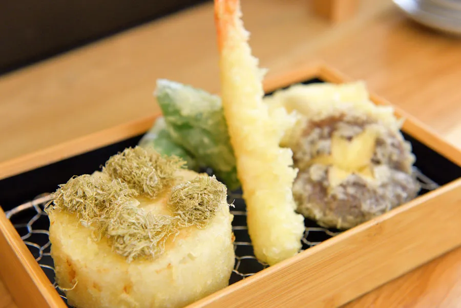 天ぷら店の常識を覆す！コスパ×立ち飲みの進化系天ぷらバル「喜久や」はガチで凄かった！【やつい×うどんが主食】
