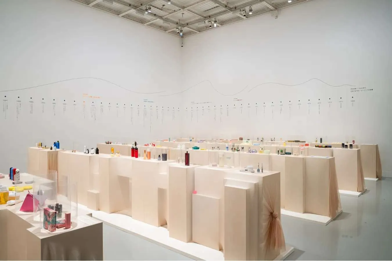 ▲「オドル ココロ」展、2024年 展示風景 撮影:加藤健