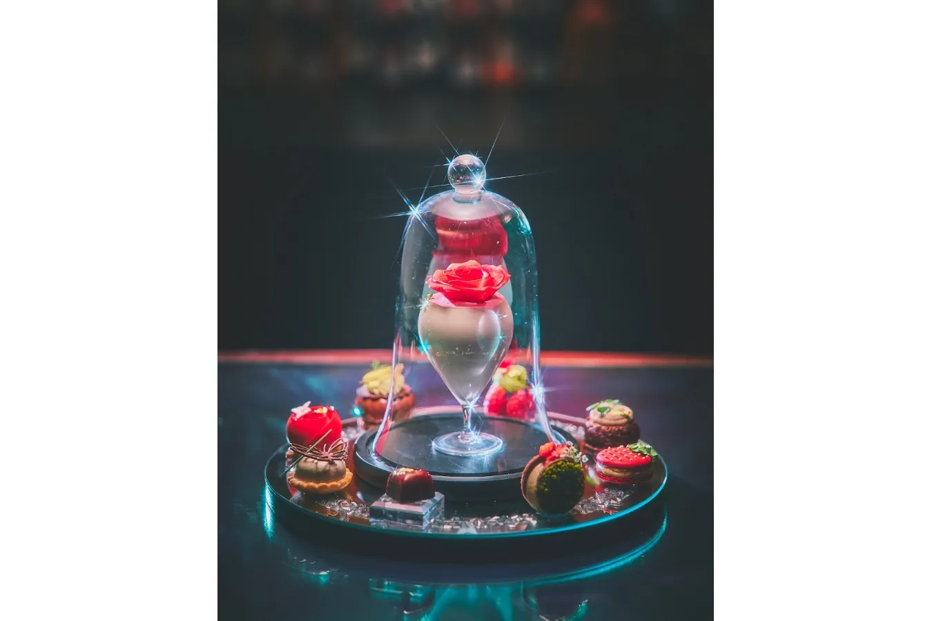 ▲「The Glamour Heel: Strawberry & Chocolate SelectionAT　signatureグラススイーツ付」
