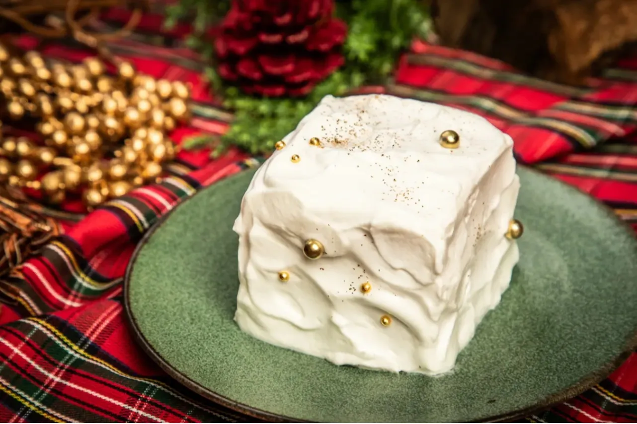 ▲別皿「レッドヴェルベットケーキ」