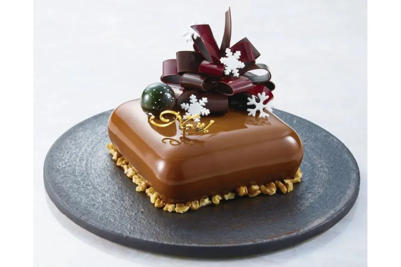 【オークラ東京】“大人心をくすぐる”をテーマにした25年クリスマスケーキが登場