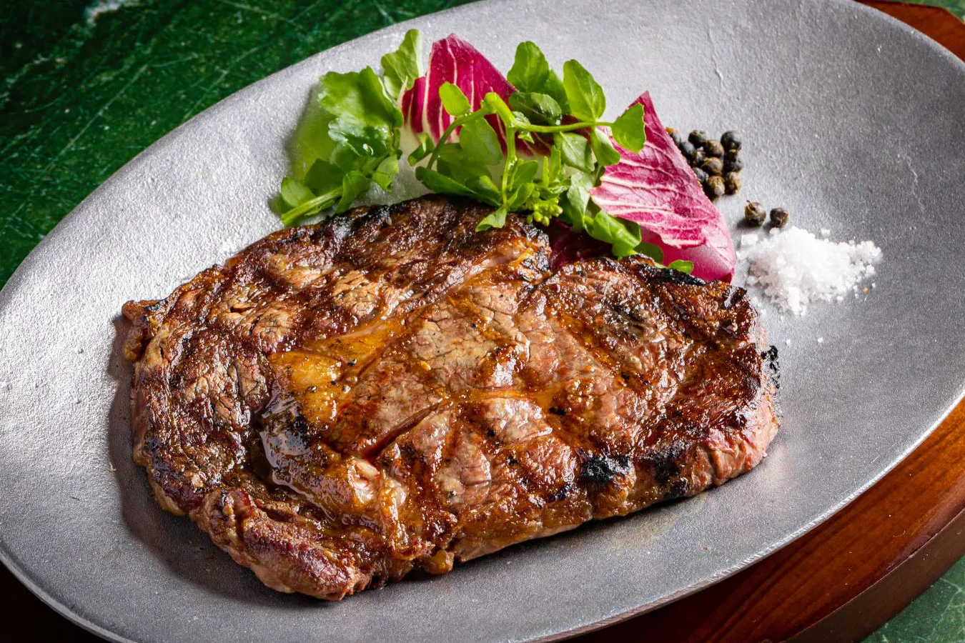 ▲「オーストラリア産 アンガス牛の 薪焼きリブロースステーキ　300g」（5,060円）