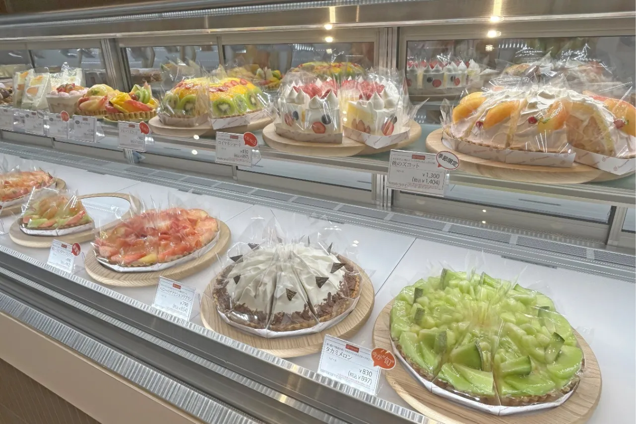 ▲美しいフルーツタルトがズラリ！（撮影：レッツエンジョイ東京編集部）