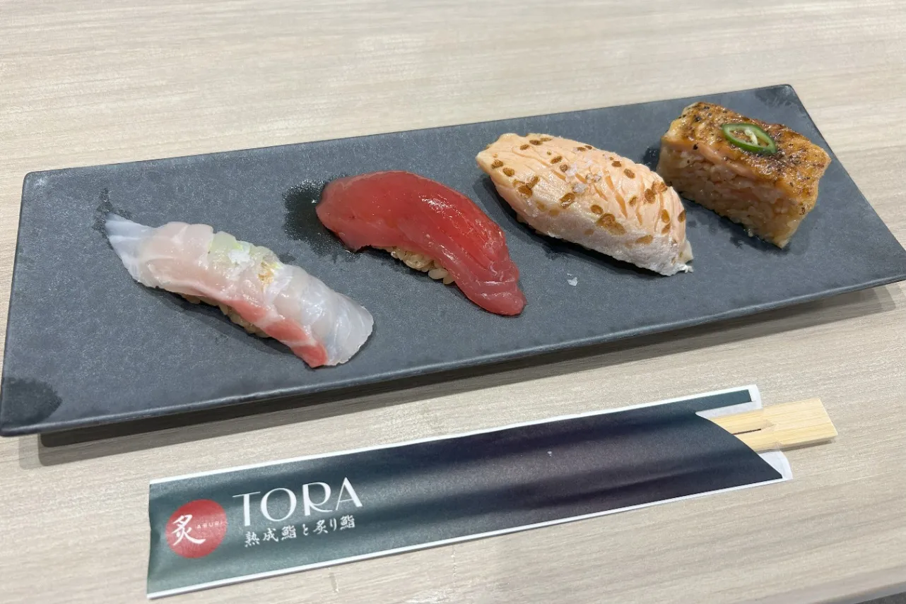▲オススメのお寿司を試食！（撮影：レッツエンジョイ東京編集部）