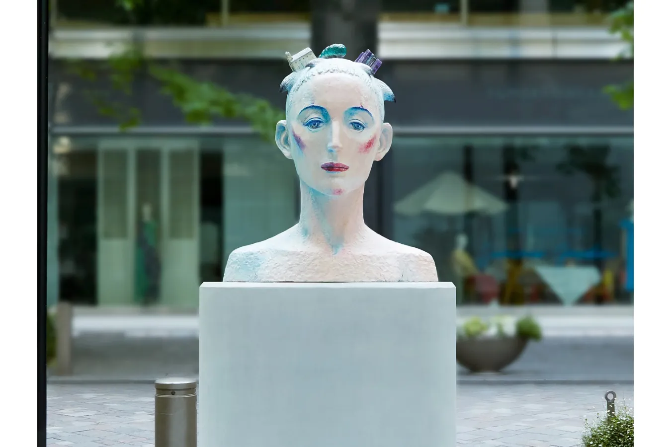 ▲舟越桂／私は街を飛ぶ／2022年