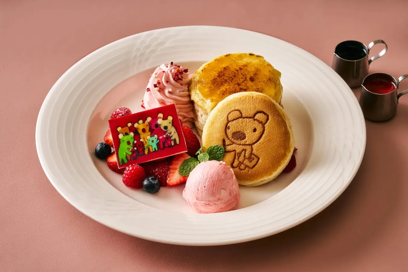 ▲「ペネロペのいちごブリュレパンケーキ」イメージ