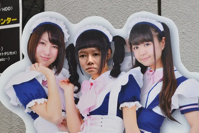 アニメとアイドルとメイドと顔ハメ看板、秋葉原における、顔ハメ看板の愉しみかた。