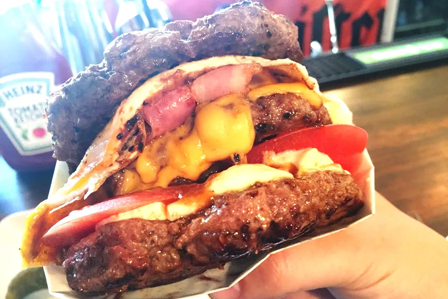 肉汁じゅわっ！バンズまで肉！?ハンバーガー専門店シェイクツリーの肉バーガーが激旨ジューシーすぎる！