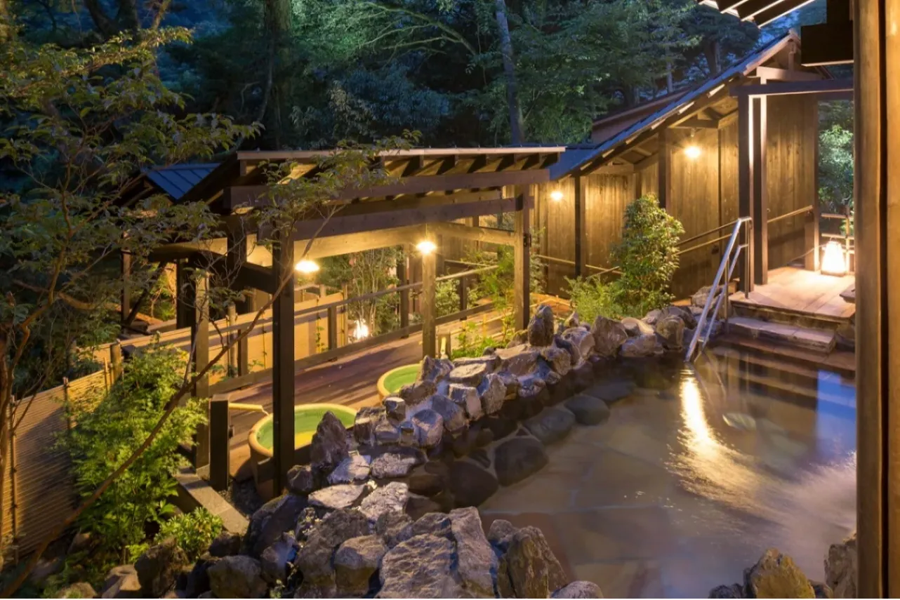 ▲本殿 湯楽庵 大湯