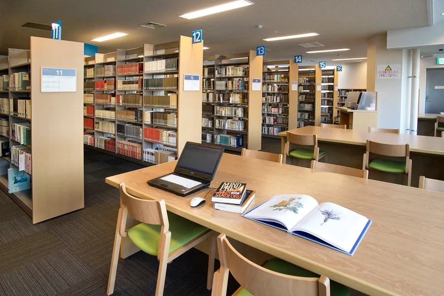 デキる男の秘密基地!? ビジネス書が充実するワンランク上の図書館3選