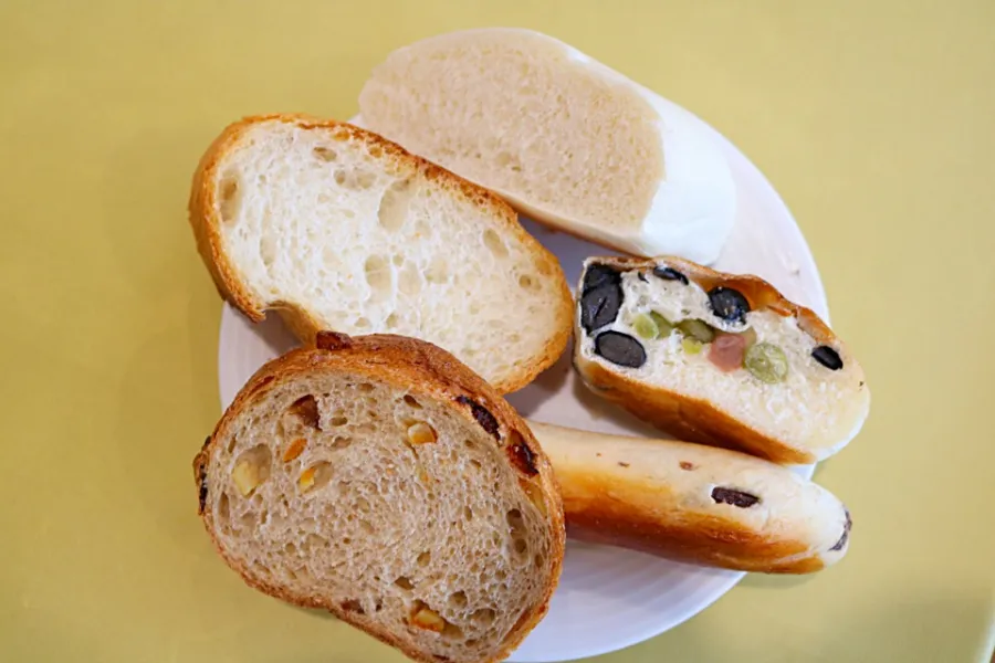 ▲シンプルな定番パンも。サラダを選んで、パンメインのランチにするのもオススメです（※写真は取材当時のものです）