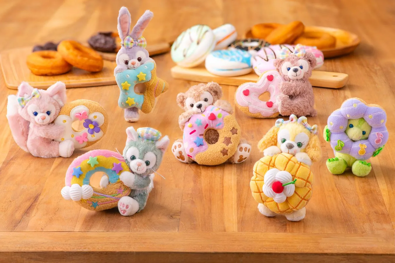 ▲「ぬいぐるみバッジ」(各2,700円)(C)Disney