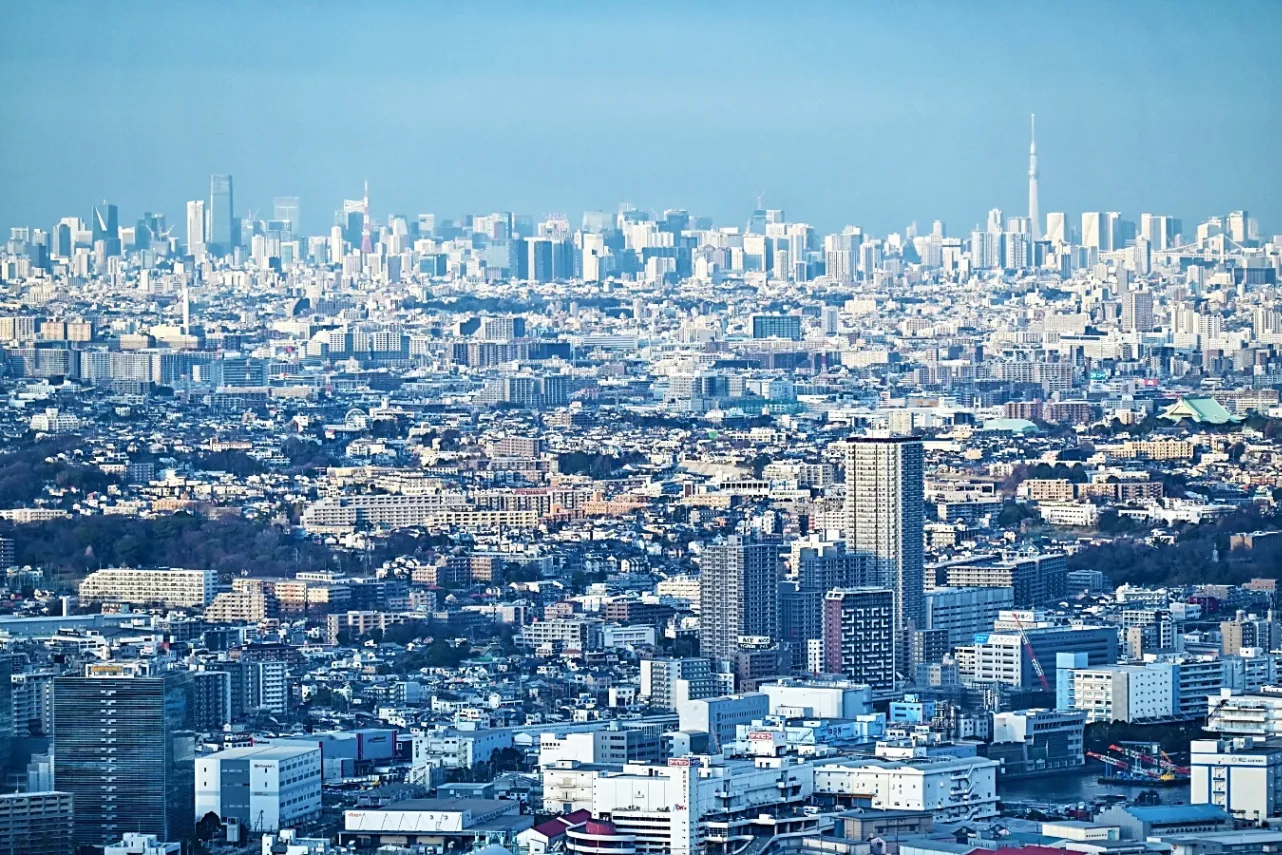▲左奥に東京タワーが、右奥には東京スカイツリー(R)が見えます