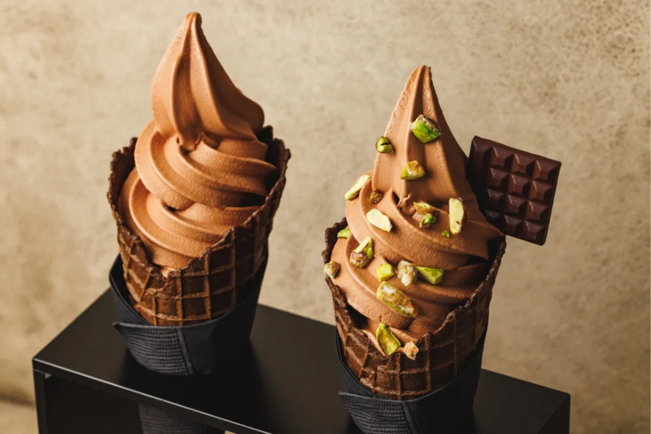 ▲左:ソフトクリーム ショコラ/右:「ソフトクリーム ショコラ・ピスタチオ」※渋谷スクランブルスクエア店限定フレーバー