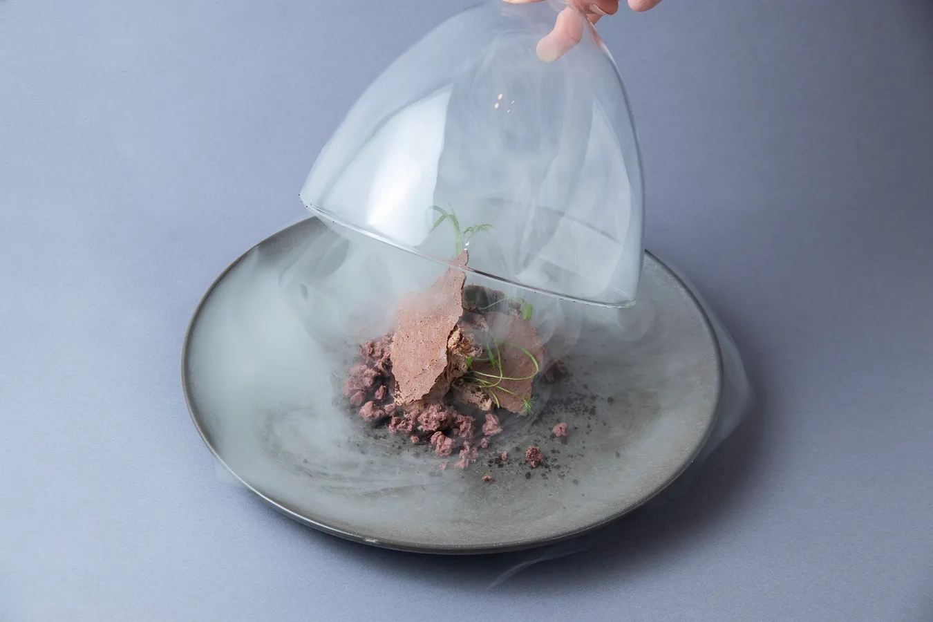▲スモークの芳醇な香りと食感が赤ワインやウィスキーと相性が良いという「チョコレートとスモーク」（1,600円）