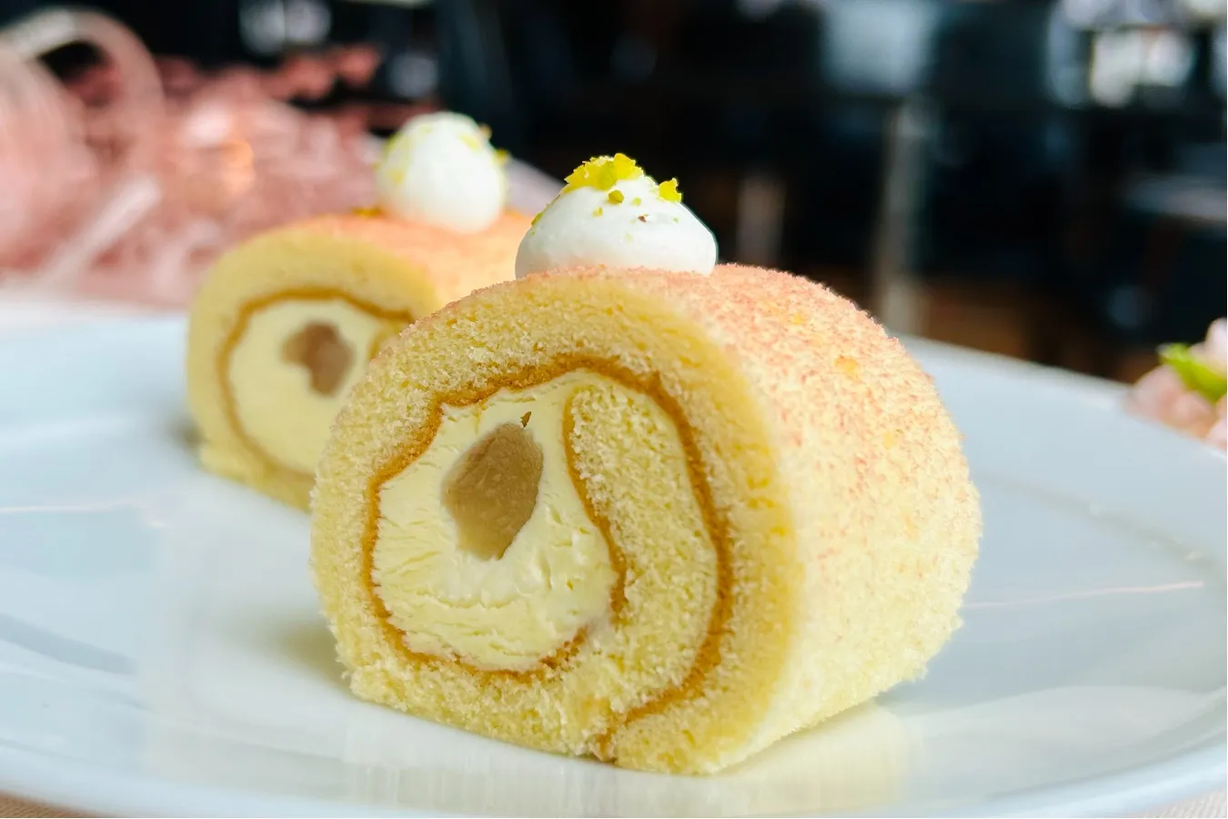 ▲「白桃ロールケーキ」