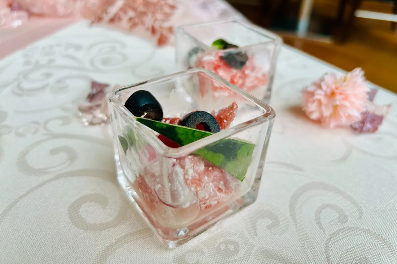 ▲「蒸し鶏とスイカの"涼″サラダ」