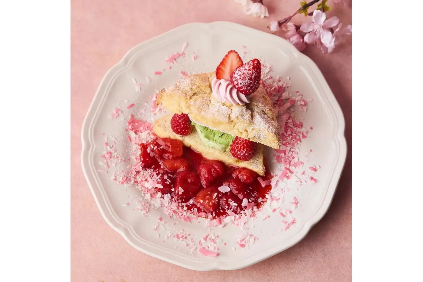 ▲「苺とさくらのスコーンショートケーキ」トッピング増量イメージ