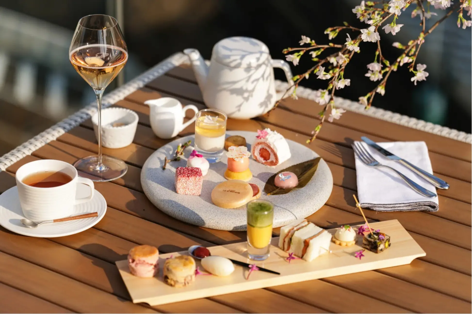 【ザ・キタノホテル東京】枝垂れ桜とともに楽しむ春アフタヌーンティー登場！