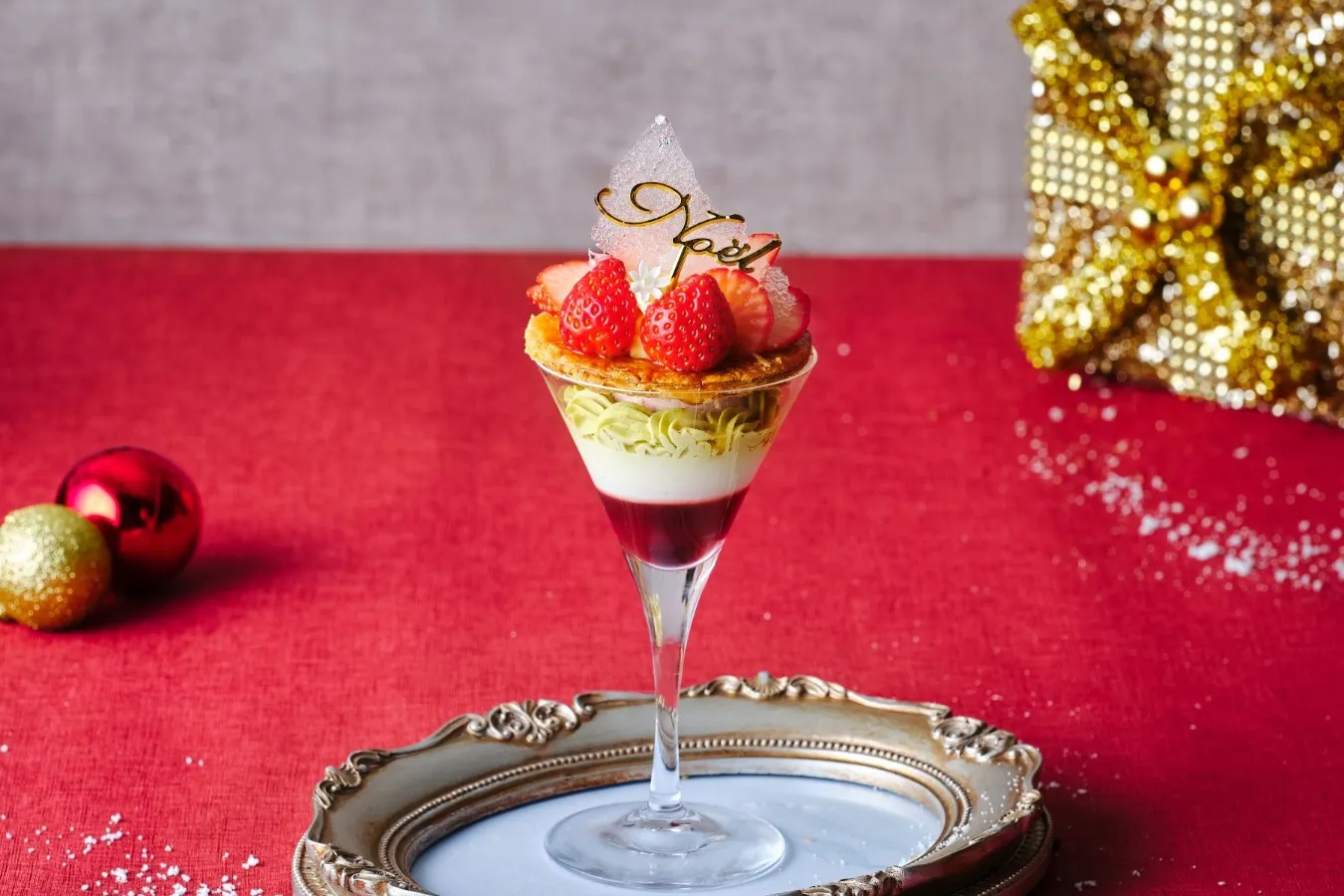 ▲「いちごのミルフィーユクリスマスミニパフェ」