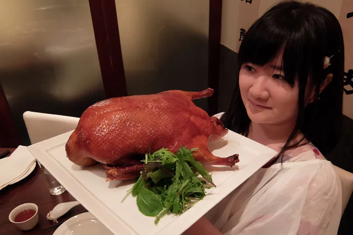 一人で円卓を囲んで、一人で北京ダックを食べてきた